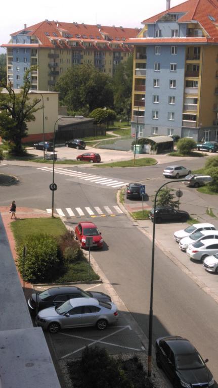 Einsteinova Petrzalka Station Leilighet Bratislava Eksteriør bilde